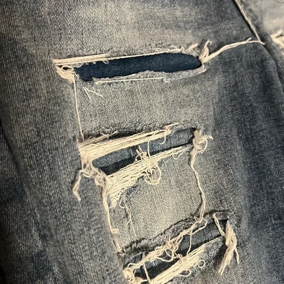 American eagle ripped jeans - Picture 3 of 6